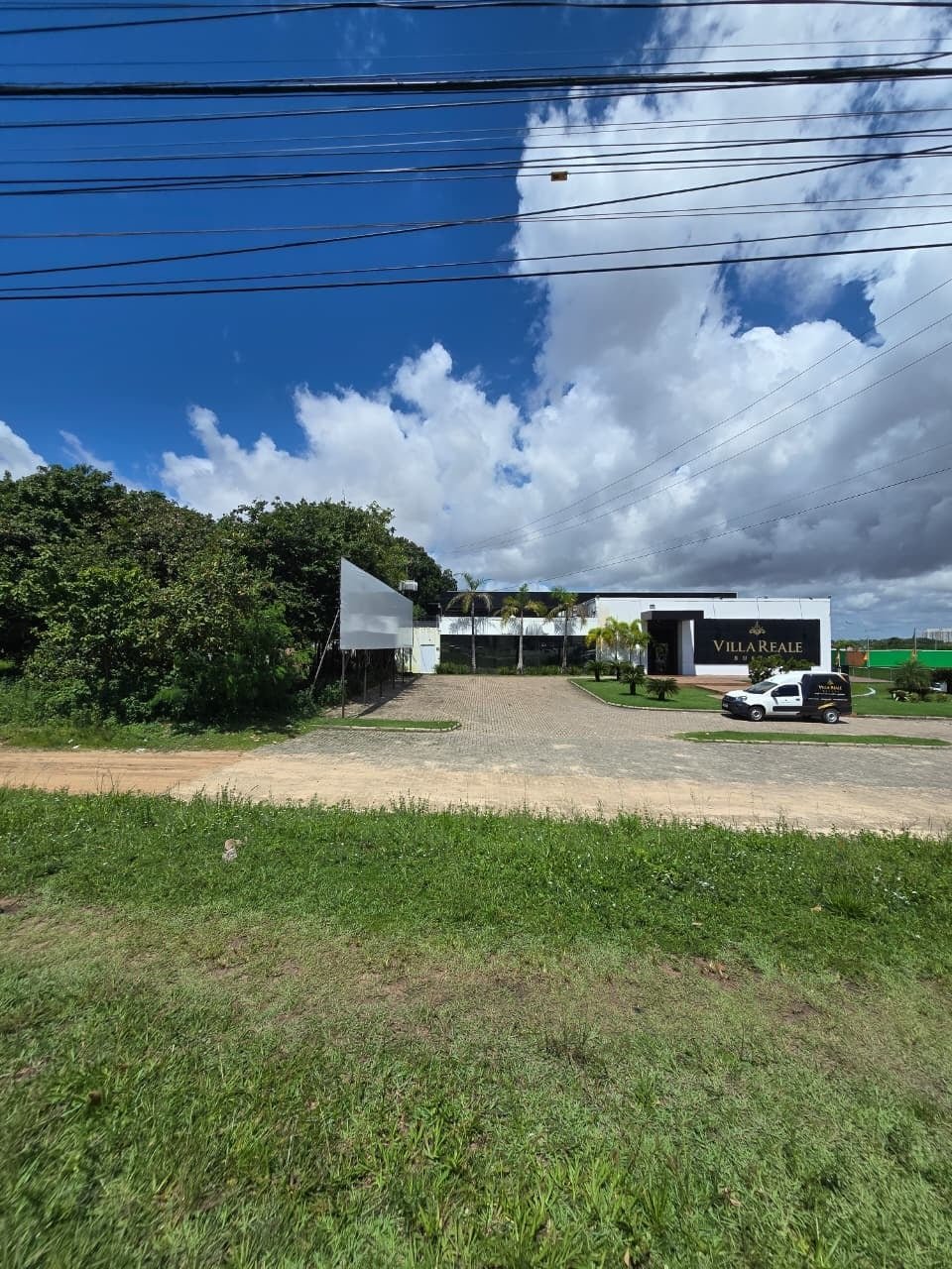 Fachada e entrada do Villa Reale, local do encontro em São Luís